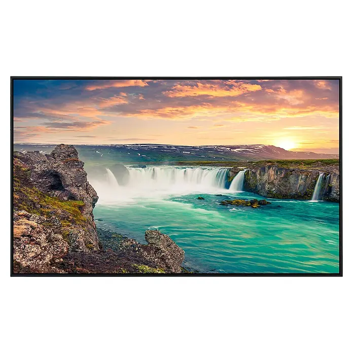 Papermoon Infrarot-Bildheizkörper Godafoss Wasserfall Island - 100 x 60 cm, 600 W - Malerisches Landschaftsbild eines Wasserfalls mit üppigem Grün und dramatischem Himmel, eingefasst in einem schlanken schwarzen Rahmen.
