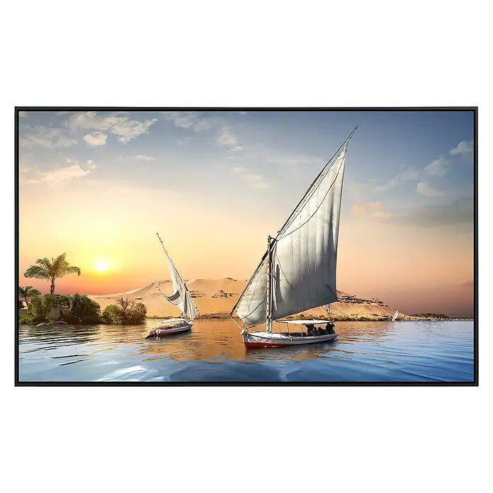 Papermoon Infrarot-Bildheizkörper Sonnenuntergang über Assuan Ägypten - 60 x 50 cm, 350 W - Das Bild zeigt zwei Segelboote auf dem Nil bei Sonnenuntergang, eingefasst in einem eleganten Rahmen.