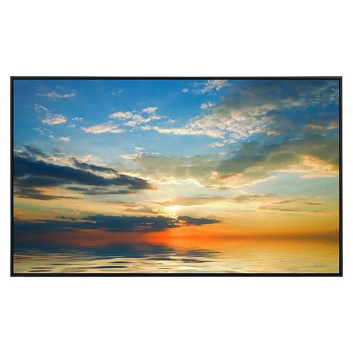 Papermoon Infrarot-Bildheizkörper Bunte Wolken - 60 x 50 cm, 350 W - Das Bild zeigt einen atemberaubenden Sonnenuntergang über dem Meer mit schimmernden Reflexionen, gerahmt von einem eleganten, schwarzen Rahmen.