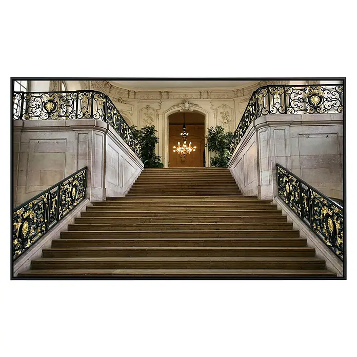 Papermoon Infrarot-Bildheizkörper Palast der Herzöge von Burgund - 100 x 60 cm, 800 W - Elegante Treppe mit kunstvollem Geländer und üppigem Stuckdekor. Das beeindruckende Interieur strahlt klassische Schönheit und Opulenz aus.