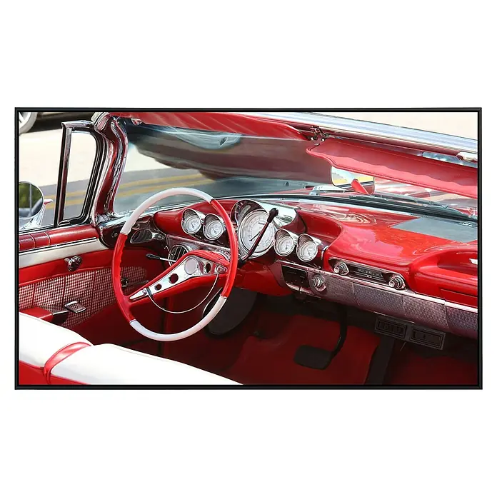 Papermoon Infrarot-Bildheizkörper Cabrio Autoinnenraum - 120 x 60 cm, 1.200 W - Das Interieur eines Oldtimers in Rot und Weiß, besonders das Lenkrad, die Instrumententafel und die Sitze, sind gut sichtbar.