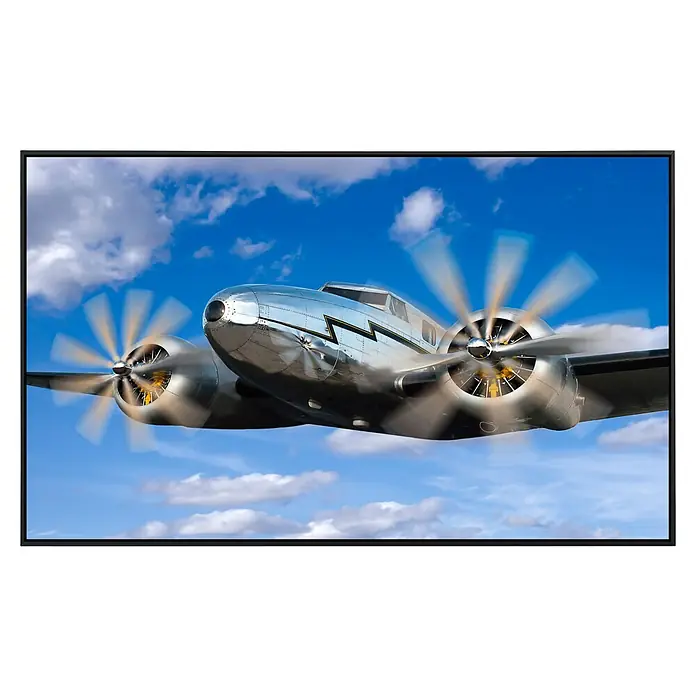 Papermoon Infrarot-Bildheizkörper Klassisches Vintage Flugzeug - 100 x 60 cm, 800 W - Ein silbernes zweimotoriges Flugzeug vor blauem Himmel mit Wolken. Die Propeller drehen sich und erzeugen einen verschwommenen Effekt.