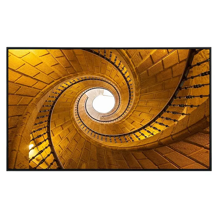 Papermoon Infrarot-Bildheizkörper Dreifache Wendeltreppe - 60 x 50 cm, 350 W - Wendeltreppe aus Stein: Blick von unten auf eine spiralförmige Steintreppe mit kunstvollem Geländer, die sich nach oben windet.