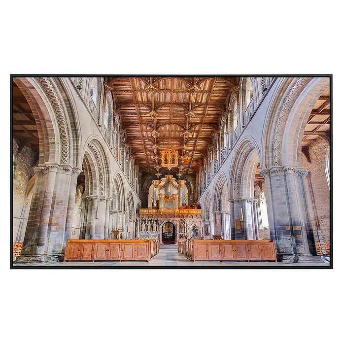 Papermoon Infrarot-Bildheizkörper Kathedrale von St Davids - 60 x 50 cm, 350 W - Innenaufnahme der St Davids Kathedrale mit prächtiger Orgel und beeindruckender Architektur. Detailreiche Holzdecke und Steinsäulen dominieren.