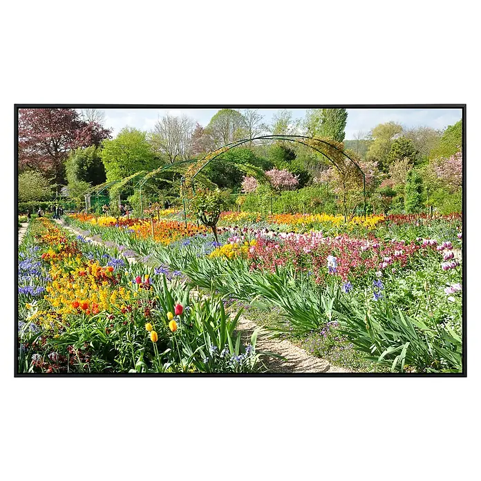 Papermoon Infrarot-Bildheizkörper Monets Garten 2 - 60 x 50 cm, 350 W - Farbenfroher Gartenweg mit blühenden Blumen und grünem Bewuchs unter Rankbögen, ein Fest für die Sinne.