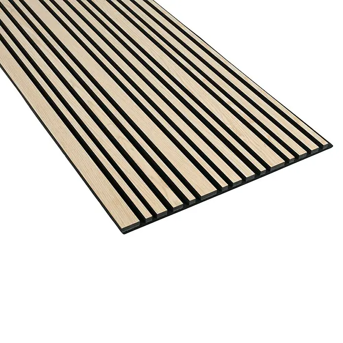 FibroTech Akustikpaneel Signature Proff - Light Oak, L x B x S: 3.000 x 605 x 22 mm - Holzpaneel mit schwarzen Akustikstreifen. Dieses elegante Wandpaneel ist ideal für moderne Raumgestaltung und Schallabsorption.