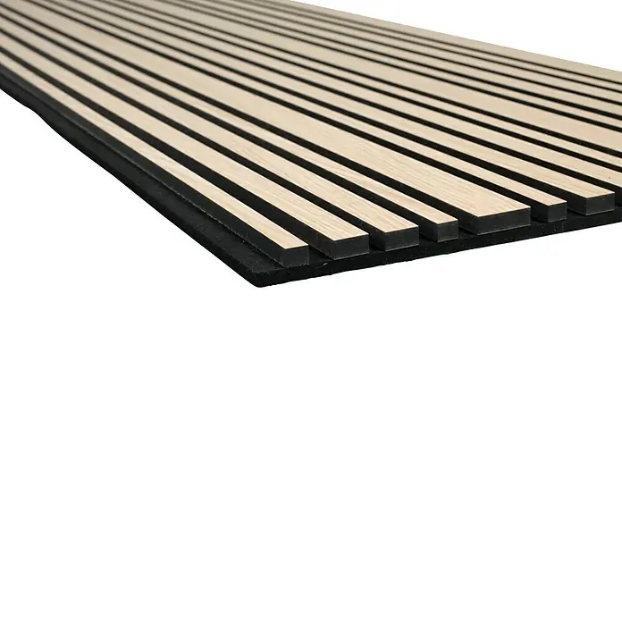 FibroTech Akustikpaneel Signature Proff - Light Oak, L x B x S: 3.000 x 605 x 22 mm - Nahaufnahme einer Akustikplatte mit Holzlatten auf schwarzem Filz, ideal zur Schallabsorption und Verbesserung der Raumakustik.