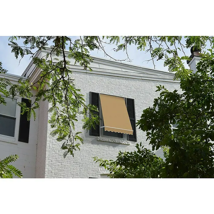 SmartSun Toldo ventana Essential - Beige Arena, Ancho: 1,2 m, Caída: 1,2 m - Un toldo color arena da sombra a la ventana de un edificio de ladrillo blanco, proporcionando una sombra fresca y confortable.
