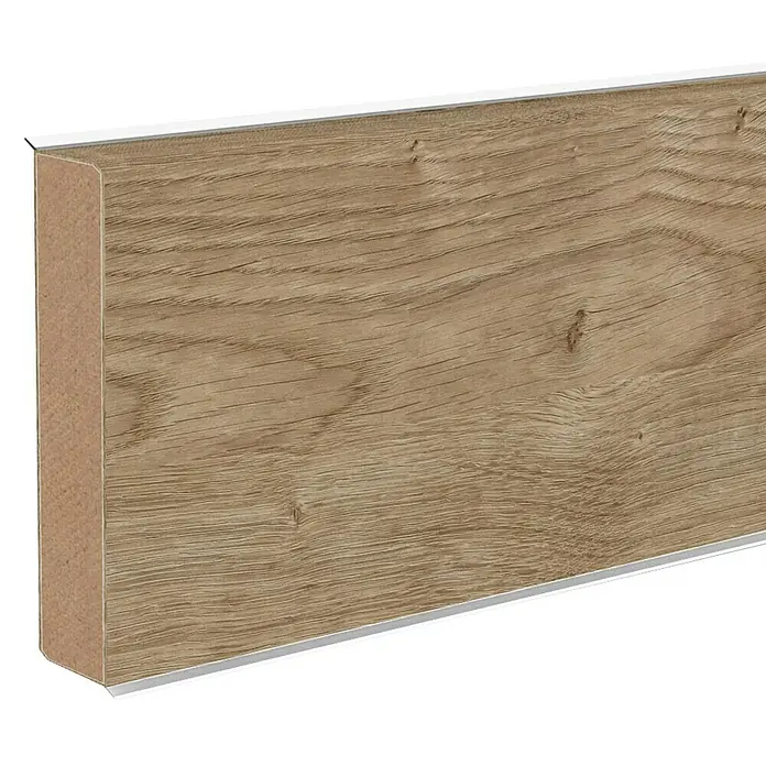 Sockelleiste XL Racine - 250 cm x 18 mm x 60 mm, MDF/HDF - Nahaufnahme einer Sockelleiste mit Holzstruktur und silberfarbenem Akzent für moderne Innenräume.