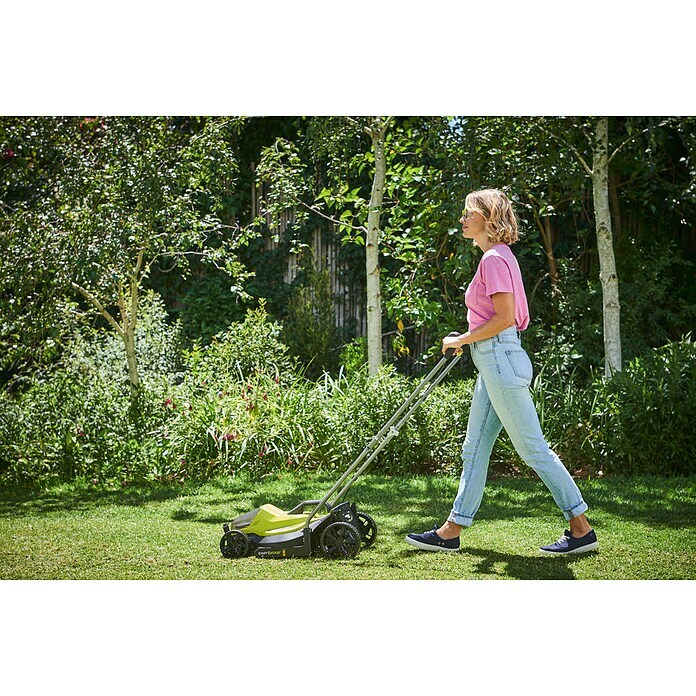 Ryobi ONE+ Akku-Rasenmäher RLM18C33B2518 V, 1 Akku, 2,5 Ah, Schnittbreite: 33 cm Use Shot