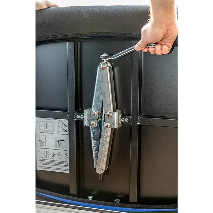 Öko-Tec Tür- & Fenstersperre Floodgate - Medium, Verstellbereich: 95,5 cm - 118,5 cm, Höhe: 68 cm, Montageart: Klemmen - Der Floodgate Hochwasserschutz wird mit einem Schraubenschlüssel angepasst, um einen zuverlässigen Schutz vor Wasserschäden zu gewährleisten.