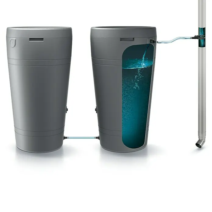 Regentonnen-Verbindungs-Set mit Schlauchstück - 4 -tlg., Passend für: Regentonnen Maze, Tube, Aquacan, Smooth, Peruno, Aqua Tower & Tower Stone - Bild von zwei Regentonnen in Grau, verbunden mit einem Schlauchsystem zur Wasserspeicherung und Nutzung im Garten.