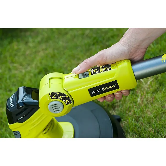 Ryobi ONE+ Hybrid-Rasentrimmer RLT1831H25F - 18 V, 2,5 Ah, Li-Ionen, 1 Akku - Nahaufnahme eines Ryobi Easy Edge Rasentrimmers, der auf einer Rasenfläche gehalten wird.