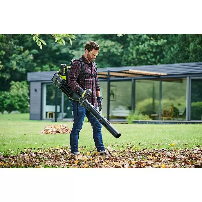 Ryobi Akku-Laubbläser RY36BPXA-0 - 36 V, Ohne Akku, Blasgeschwindigkeit: 0 km/h, Blasleistung: 17,7 m³/min - Anwendungsbeispiel