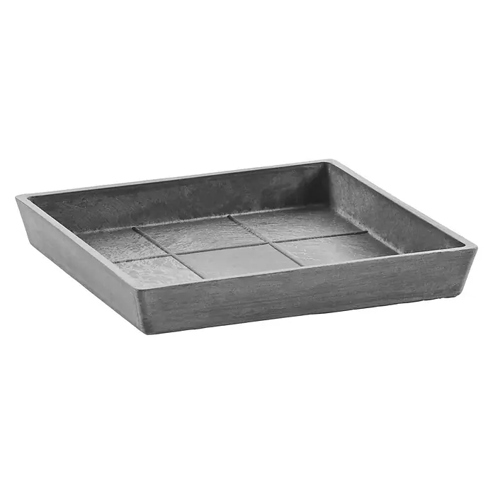 Ecopots Rotterdam Kasten-Untersetzer - 16,5 x 16 x 2,5 cm, Kunststoff, Grau - Das Bild zeigt eine quadratische Pflanzschale aus grauem Beton mit einer strukturierten Oberfläche und einem geteilten Boden.