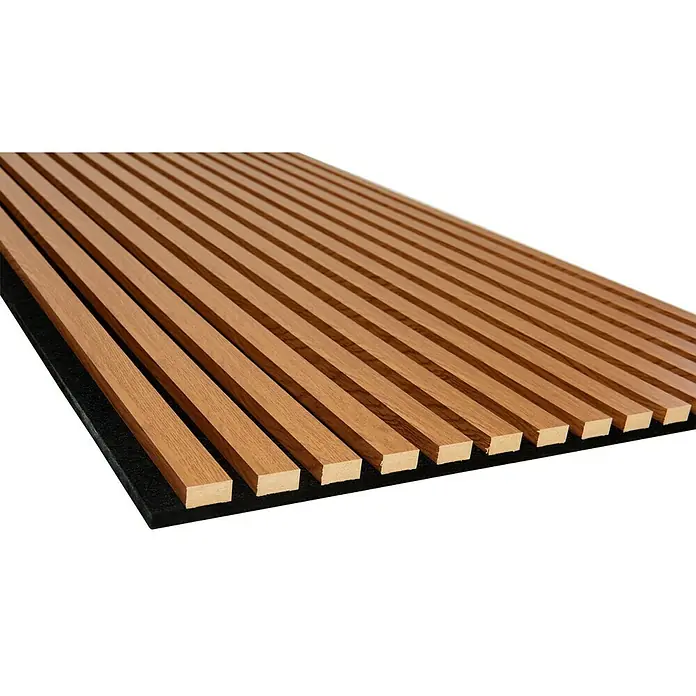 FibroTech Akustikpaneel Unika 25 - Oiled Oak, 2.440 x 600 x 22 mm - Nahaufnahme einer Akustikplatte mit Holzlatten auf schwarzem Filz, ideal zur Schallreduzierung und Wandgestaltung.