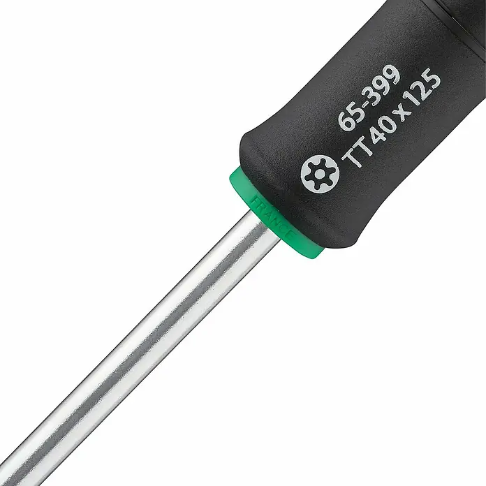 Stanley FatMax Schraubendreher - TX 40, Klingenlänge: 75 mm - Nahaufnahme eines Torx-Schraubendrehers 65-399 TT40 x 125 mit grünem Griff. Werkzeug für präzise Schraubarbeiten.