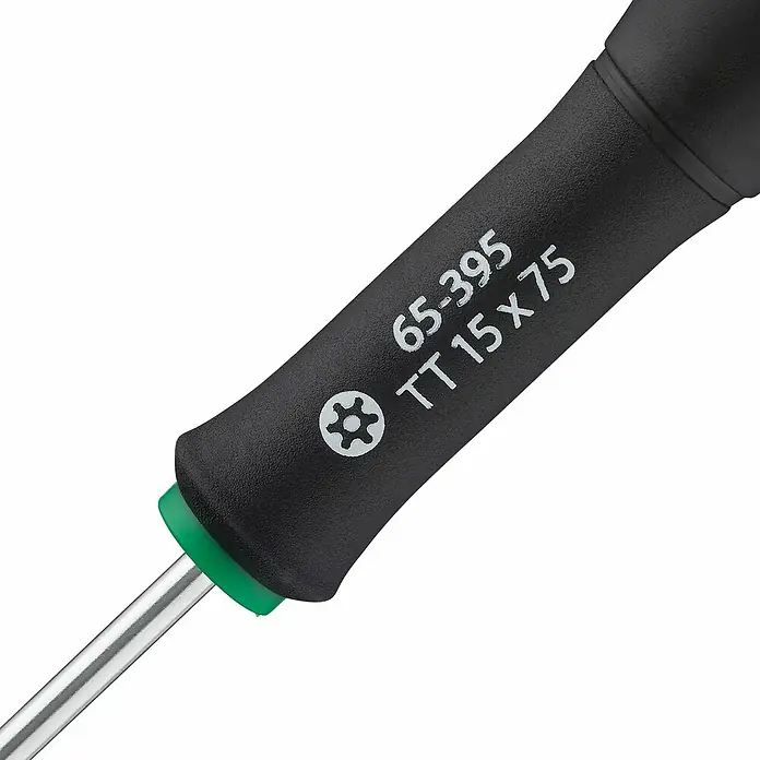 Stanley FatMax Schraubendreher - TX 15, Klingenlänge: 75 mm - Nahaufnahme eines Torx-Schraubendrehers mit der Aufschrift 65-395 TT 15 x 75 auf dem schwarzen Griff.