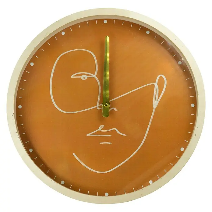 Wanduhr Face - Durchmesser: 30 cm, Terrakotta - Auffällige Wanduhr mit abstraktem Gesicht, umrahmt von einem hellen Rahmen, perfekt für modernes Dekor.