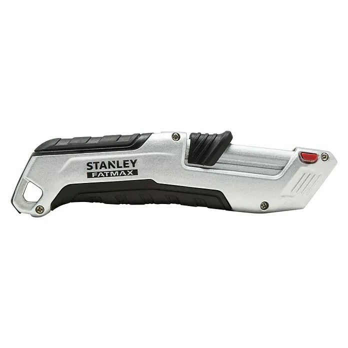 Stanley FatMax Sicherheitsmesser FMHT10367-0 - Trapezklinge - Nahaufnahme eines silbernen Stanley Fatmax-Messer, ein robustes Werkzeug zum Schneiden verschiedener Materialien.