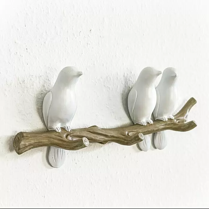 Garderobenleiste Vögel auf Ast - L x B x H: 34 x 6 x 14,5 cm, Anzahl Haken: 3 Stk., Weiß/Natur - Wandhaken mit drei weißen Vögeln auf einem braunen Ast-Design.