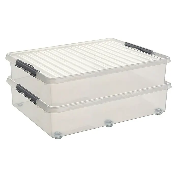 Sunware Aufbewahrungsbox Q-Line mit Rollen - L x B x H: 80 x 50 x 20 cm, Kunststoff, Transparent - Zwei transparente Kunststoff-Aufbewahrungsboxen mit Deckel und Griffen sind übereinander gestapelt. Die untere Box hat Rollen.