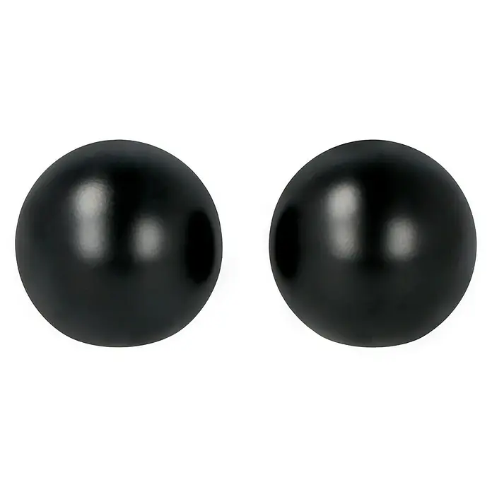 Expo Ambiente Endstück Ball - Schwarz, Geeignet für: Gardinenstangen Ø 20 mm, 2 Stk. - Zwei glänzende schwarze Kugeln liegen nebeneinander und erzeugen einen luxuriösen und eleganten Look. Die Reflektionen verstärken die edle Erscheinung.