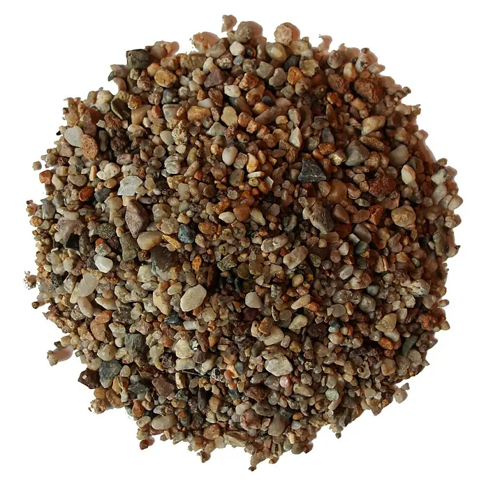 Filterkies - Körnung: 2 mm - 8 mm, 800 kg - Nahaufnahme von verschiedenfarbigem Zierkies. Perfekt für Gartenwege, Aquarien und zur Dekoration im Innenbereich.