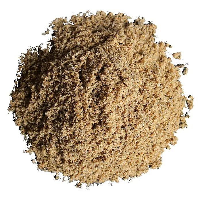 Mauersand - 850 kg - Nahaufnahme eines Haufens feinen braunen Zucker auf schwarzem Hintergrund.