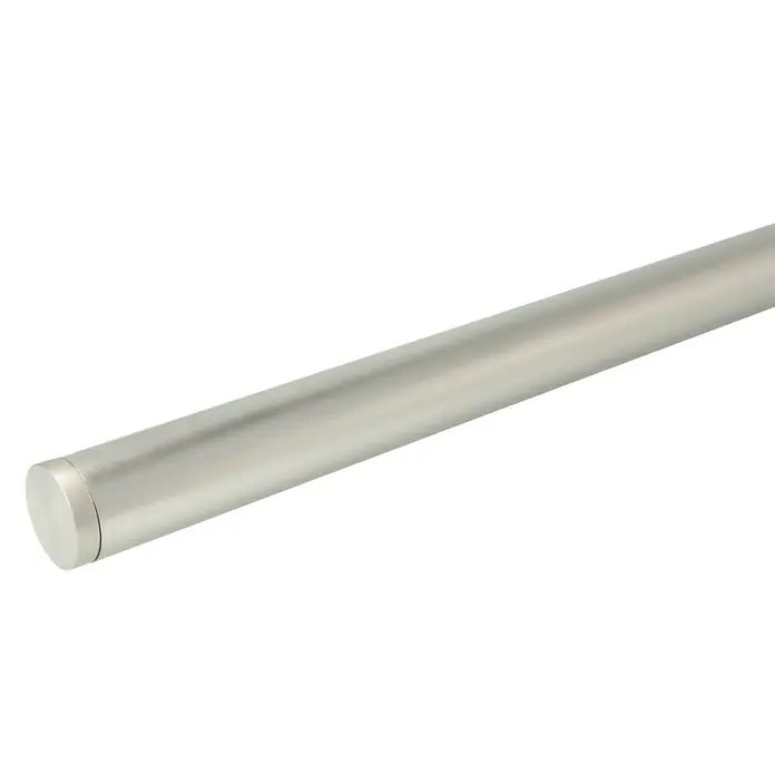 Expo Ambiente Endstück Match - Edelstahloptik, 28 mm - Silberne Gardinenstange mit Endstück für eine stilvolle Fensterdekoration. Die Stange ist glatt und reflektiert das Licht elegant.
