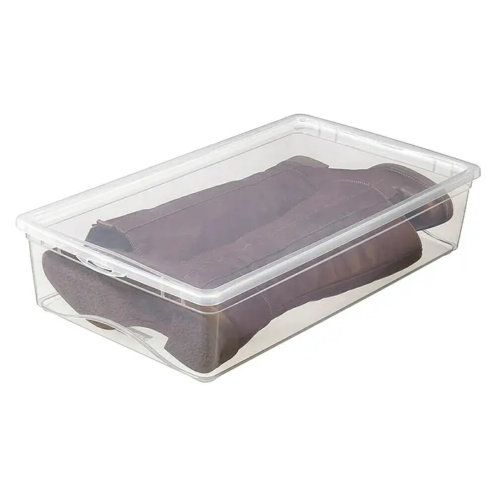 Sunware Aufbewahrungsbox Omega - L x B x H: 58,7 x 33,1 x 12,5 cm, Kunststoff, Transparent - Bild einer transparenten Aufbewahrungsbox mit braunen Stiefeln, ideal für die Organisation von Kleidung und Schuhen im Kleiderschrank.