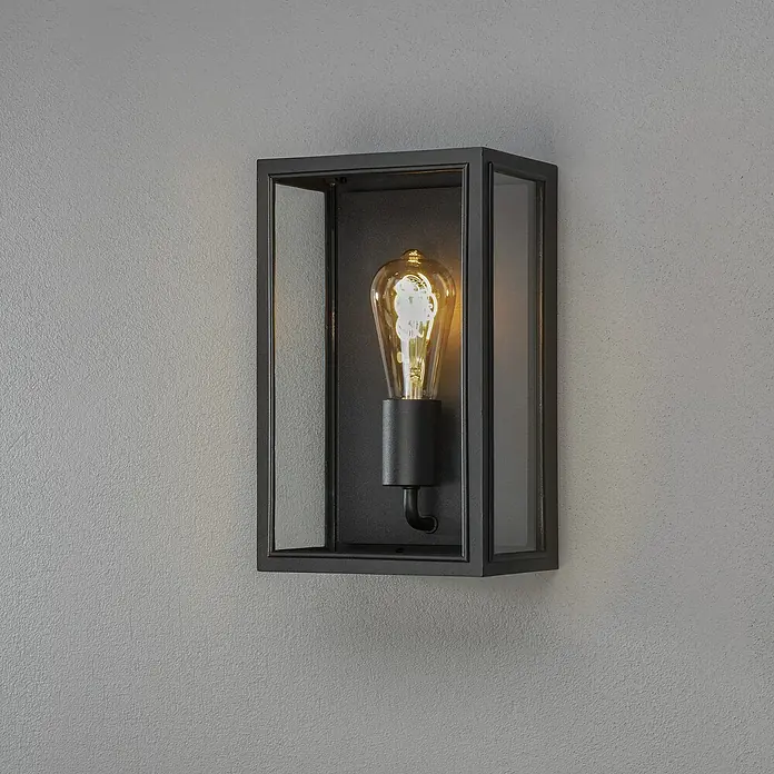 Konstsmide Außenwandleuchte Carpi - 60 W, 13,5 x 18 x 30 cm, Schwarz, IP44 - Die dunkle Außenwandleuchte im rechteckigen Design mit Glaseinsätzen und einer dekorativen Glühbirne sorgt für stimmungsvolle Beleuchtung.