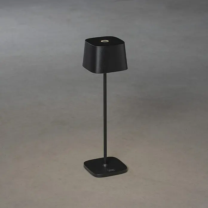 Konstsmide Akku-Tischleuchte Capri - 2,2 W, Schwarz - Elegante schwarze Stehleuchte mit einem modernen, minimalistischen Design, perfekt für stilvolle Innenräume.