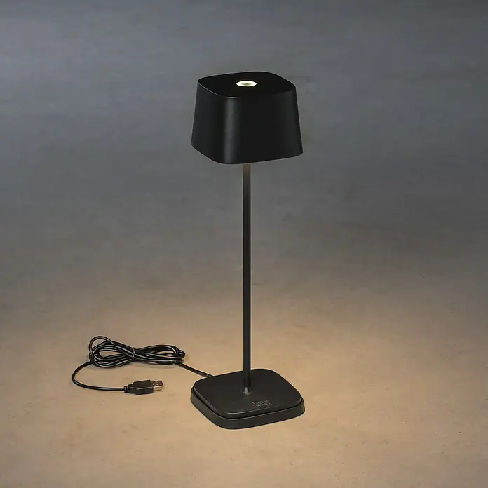 Konstsmide Akku-Tischleuchte Capri - 2,2 W, Schwarz - Schwarze, kabellose Tischleuchte mit USB-Anschluss für eine stimmungsvolle Beleuchtung. Perfekt für Nachttisch oder Schreibtisch.