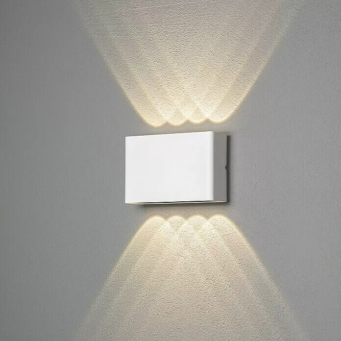 Konstsmide LED-Außenwandleuchte Chieri - 8 W, 6 x 17 x 11 mm, Weiß, IP54 - Stimmungsaufnahme