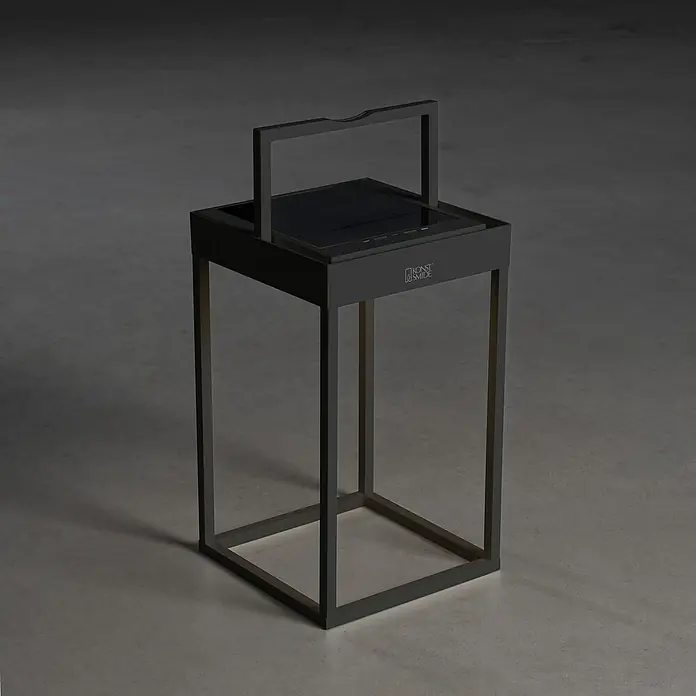 Konstsmide Außenlaterne Portofino - 15,5 x 18,5 x 30 cm, Schwarz - Elegante, dunkle Konstsmide Laterne mit modernem, minimalistischem Design. Perfekt für stimmungsvolle Beleuchtung im Innen- und Außenbereich.