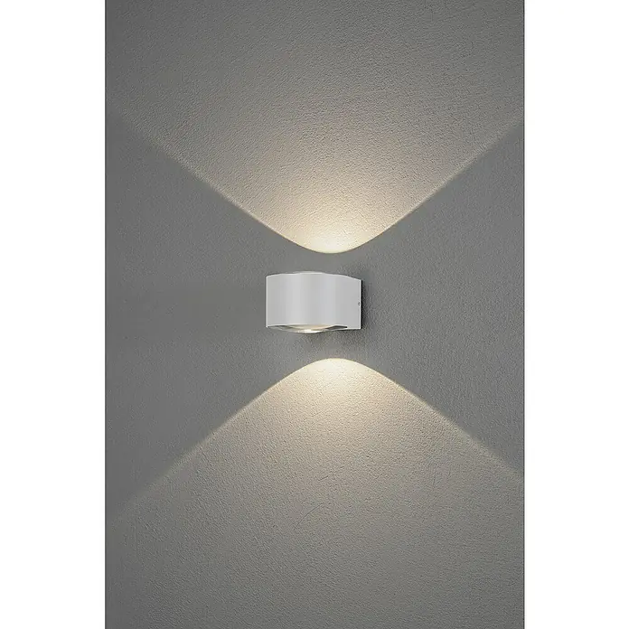 Konstsmide LED-Außenwandleuchte Gela - 12 W, 15,5 x 11 x 6,5 cm, Weiß, IP54 - Wandleuchte aus Metall in Weiß, die nach oben und unten Licht abstrahlt. Sorgt für eine schöne indirekte Beleuchtung.