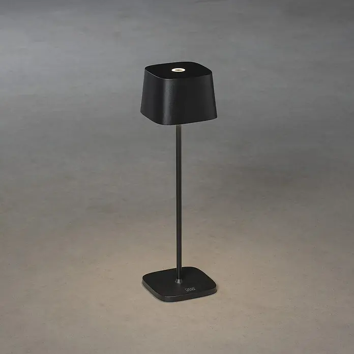 Konstsmide Akku-Tischleuchte Capri - 2,2 W, Schwarz - Elegante schwarze Tischleuchte. Modernes Design mit quadratischem Sockel und Lampenschirm. Perfekt für Nachttisch oder Schreibtisch.