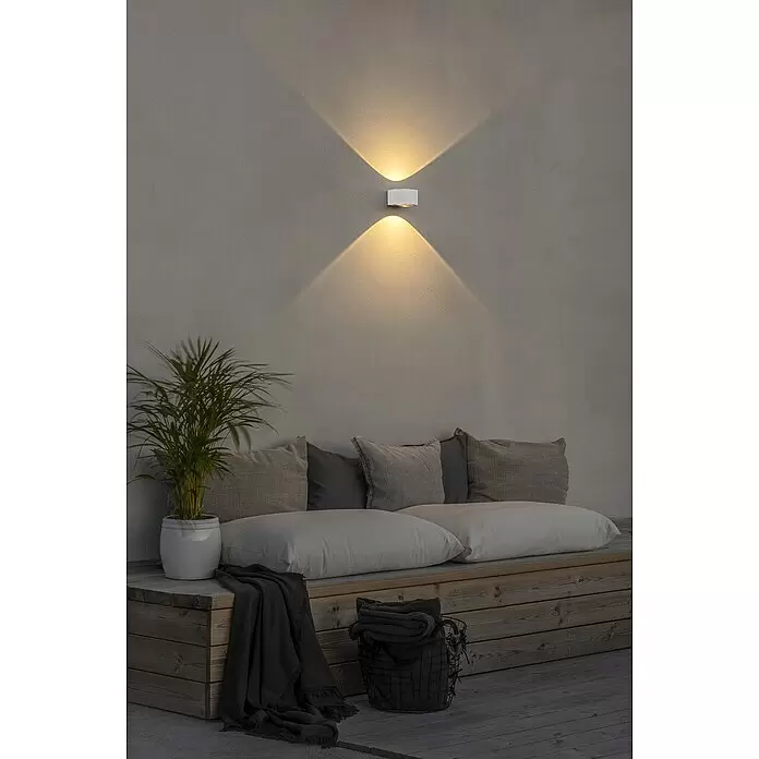 Konstsmide LED-Außenwandleuchte Gela - 12 W, 15,5 x 11 x 6,5 cm, Weiß, IP54 - Stimmungsaufnahme