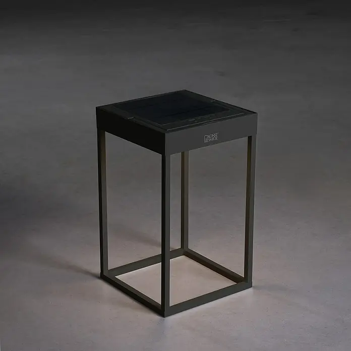Konstsmide Außenlaterne Portofino - 15,5 x 18,5 x 30 cm, Schwarz - Elegantes, rechteckiges Solar-Tischlicht in Anthrazit. Das Licht ist für den Außenbereich konzipiert und bietet stilvolle Beleuchtung.