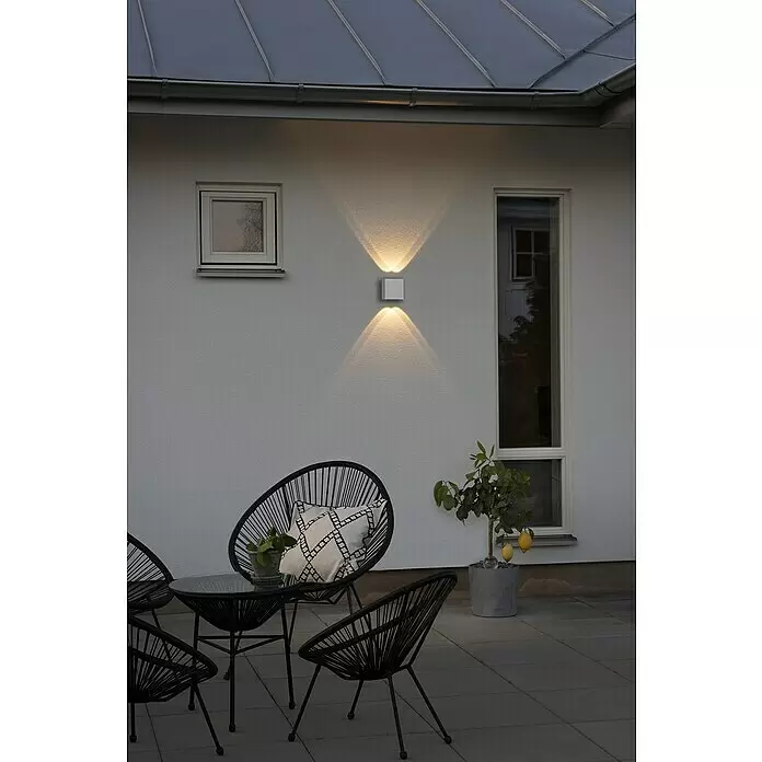 Konstsmide LED-Außenwandleuchte Chieri - 4 W, 6 x 11 x 11 cm, Weiß, IP54 - Stimmungsaufnahme