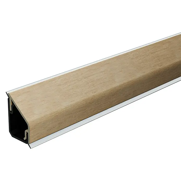 Kantoflex Wandabschlussprofil Design 3251 Chalete Eiche - 60 x 1,6 x 2,4 cm - Detailaufnahme einer Sockelleiste mit Holzdekor, die sich ideal für moderne Bodenbeläge eignet. Sie vereint Ästhetik und Funktionalität perfekt.