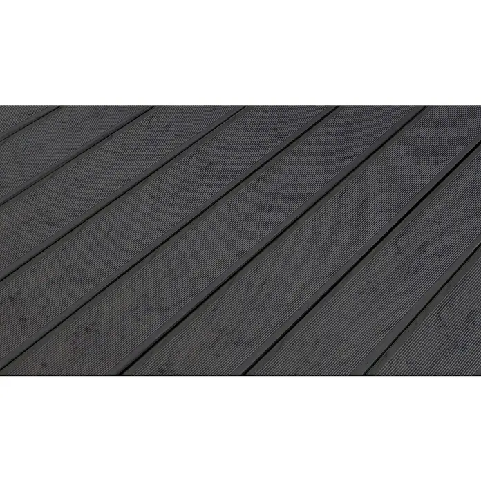 Kovalex WPC-Terrassendiele Massiv mit Struktur nach MaßRäuchereiche, 340 x 14,5 x 2 cm, Mattiert - Eine Nahaufnahme eines grauen Terrassendielenbodens, der Textur und parallele Linien aufweist. Ideal für Hintergründe.