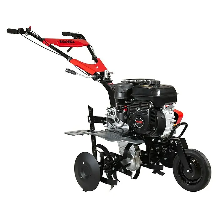 AL-KO Comfort Benzin-Bodenhacke MH 770 - 3,45 kW, 4-Takt - Eine Nahaufnahme eines AL-KO Gartenfräse mit roten Griffen und einem schwarzen Motor.