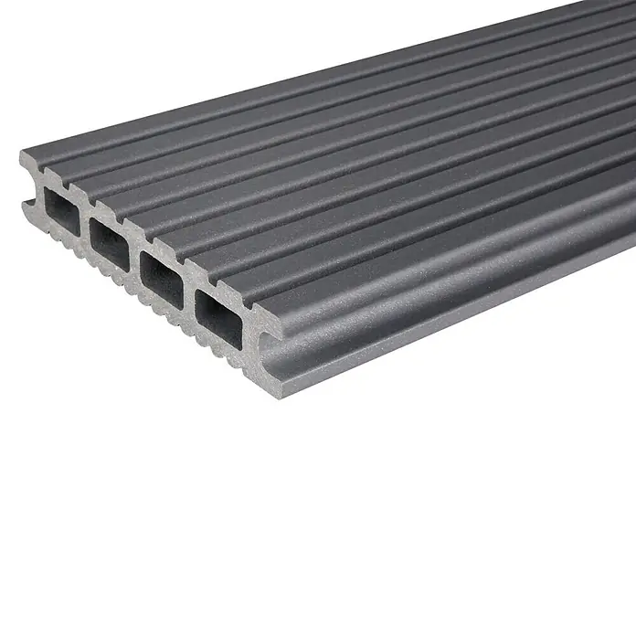 Kovalex WPC-Terrassendiele Exklusiv nach Maß - 600 x 14,5 x 2,6 cm, Steingrau - Profilansicht einer grauen Terrassendiele mit Rillen und Hohlkammern für den Außenbereich.