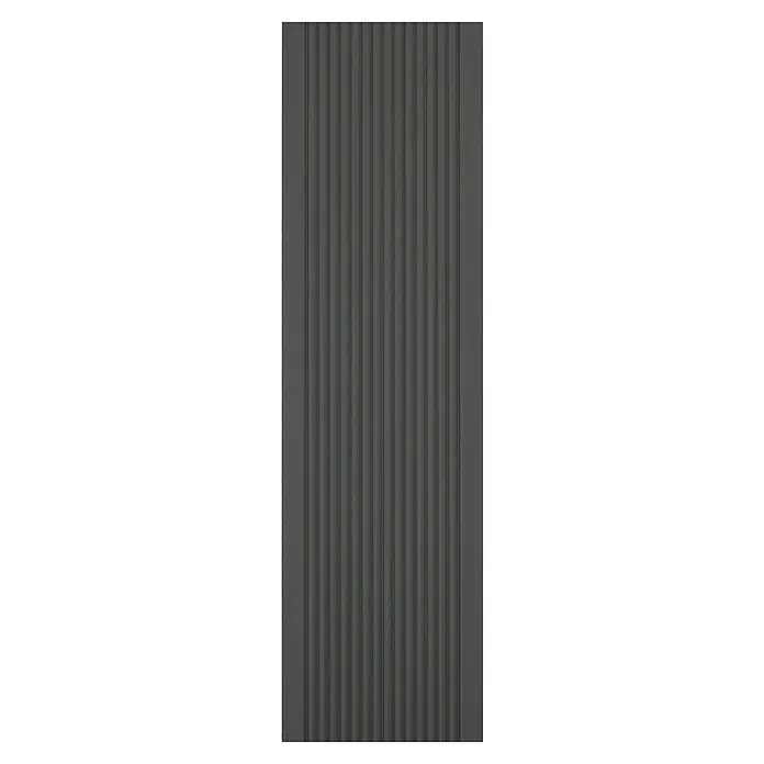 Kovalex WPC-Terrassendiele Exklusiv nach Maß - 600 x 14,5 x 2,6 cm, Steingrau - Eine vertikale Nahaufnahme einer grauen geriffelten Verbunddiele, ideal für Terrassen oder Außenbereiche mit eleganter, moderner Optik.