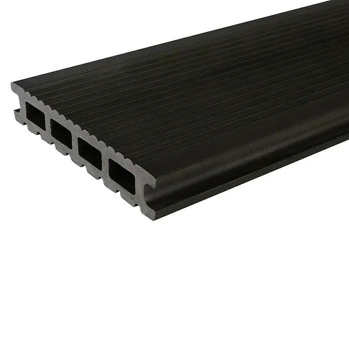 Kovalex WPC-Terrassendiele Exklusiv nach MaßAnthrazit, Mattiert, 330 x 14,5 x 2,6 cm - Nahaufnahme einer schwarzen Terrassendiele mit Rillenprofil und Hohlkammerstruktur. Ideal für moderne Außenbereiche.