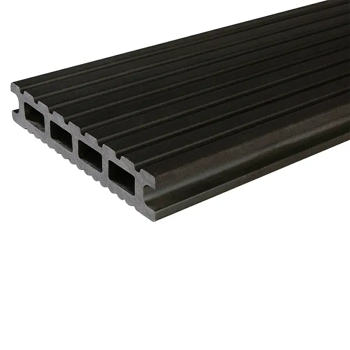 Kovalex WPC-Terrassendiele Exklusiv nach MaßAnthrazit, Mattiert, 330 x 14,5 x 2,6 cm - Nahaufnahme eines dunkelbraunen WPC-Terrassendielenprofils mit Rillen und Hohlkammern, ideal für den Außenbereich.