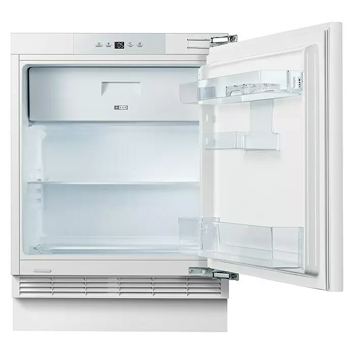 PKM Kühl-Gefrierkombination KS117UBE - Nutzinhalt Gesamt: 121 l, 54,5 x 59,5 x 81,8 cm, Weiß - Weißer Einbaugefrierschrank mit offener Tür, leeren Regalen, Türfächern und einem digitalen Bedienfeld.