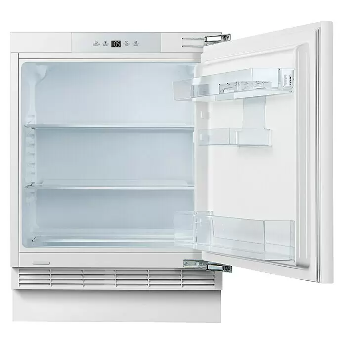 PKM Vollraumkühlschrank KS133UBE - Nutzinhalt Gesamt: 138 l, 54,5 x 59,5 x 81,8 cm, Weiß - Weißer Einbaukühlschrank mit offener Tür, der sein leeres Inneres mit durchsichtigen Ablagen und Türfächern sowie einem digitalen Bedienfeld zeigt.